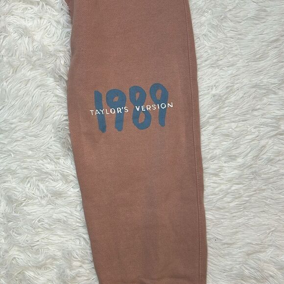 NWOT 1989 (TAYLOR'S VERSION) PINK Sweat Pants Size Small - Picture 2 of 8